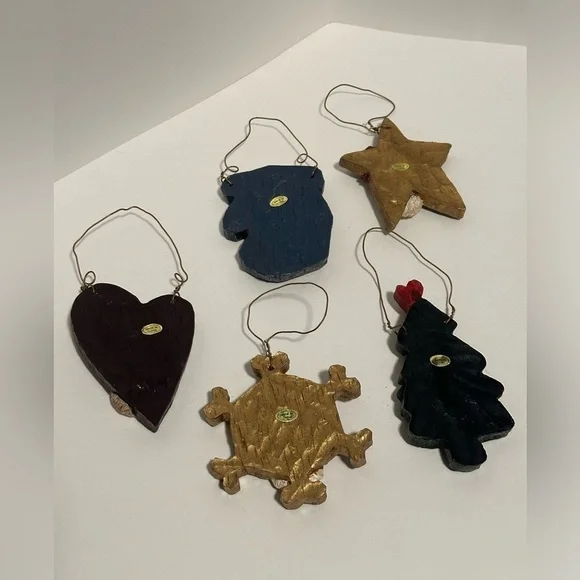 A Collection of 5 Snowman Christmas Tree Ornaments - Picture 2 of 11